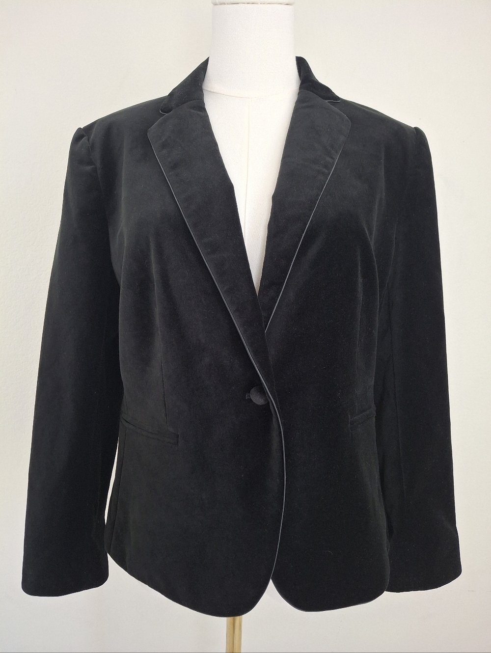 Ann Taylor One-Button Black Velvet Blazer